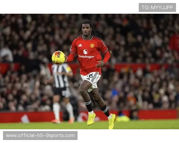 曼联中场小将表现亮眼，年轻力量逐渐崛起